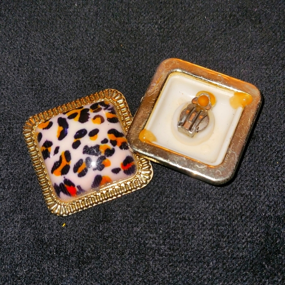 Leapord Snap On Earrings [Orange or White] - Picture 1 of 2